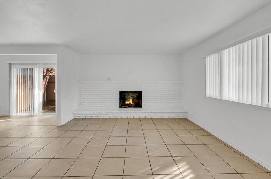 Building Photo - 812 Carro Dr