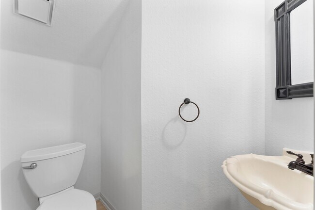 Building Photo - 31 W Greenhill Terrace Pl