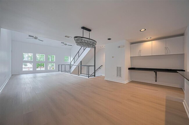 Building Photo - 1330 Rosalie St