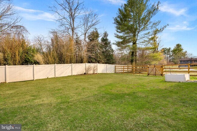 Building Photo - 19451 Youngs Cliff Rd