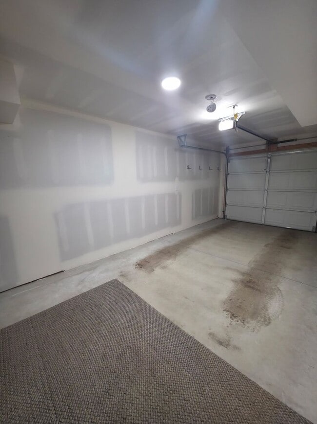 Building Photo - E. 38th Avenue Duplex&#39;s