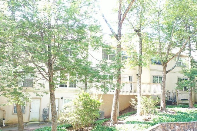 Building Photo - 705 Bridge Ln