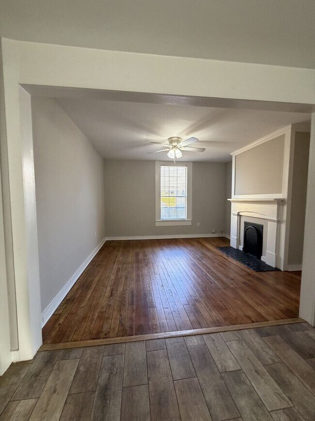 Building Photo - Fully Gated 3 Bed 2 Bath Plus Bonus Room