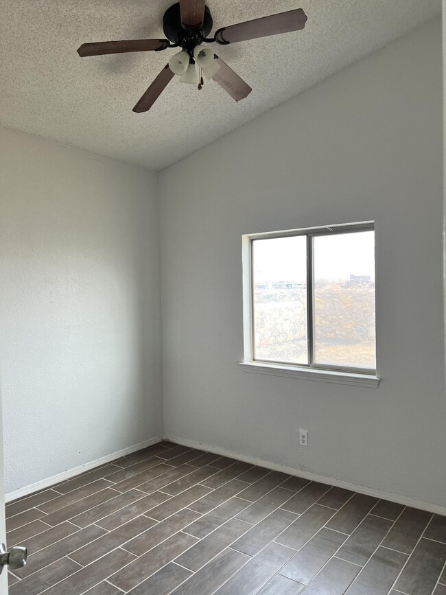 Building Photo - 3628 Tierra Alba Dr