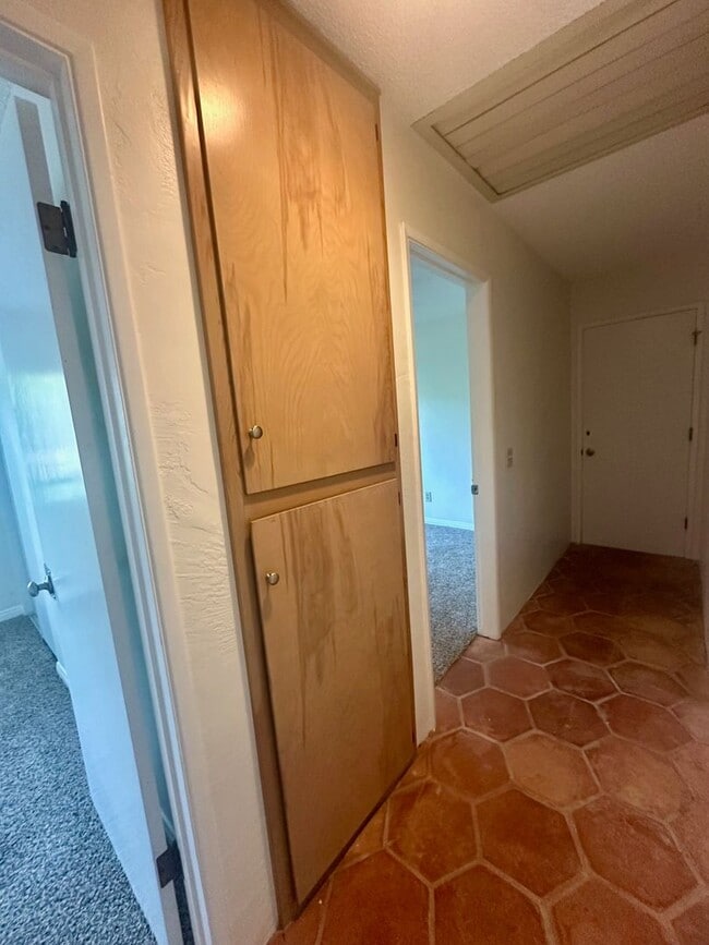 Building Photo - Great home with views of Sweetwater and Spring Valley mountains