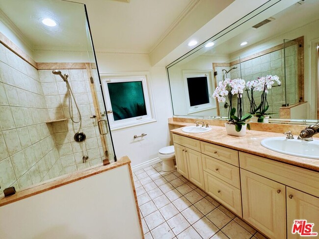 Building Photo - 1094 Garden Ln