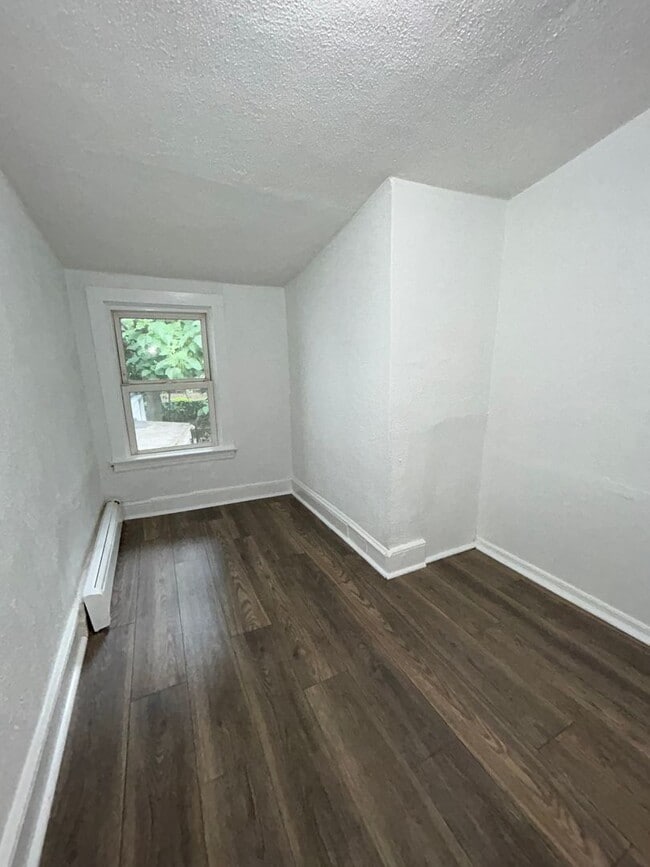 Building Photo - Schedule a showing NOW!