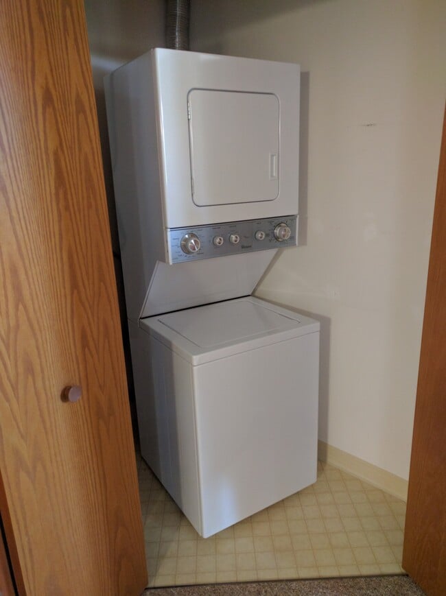 Building Photo - Salzer Square Apartments