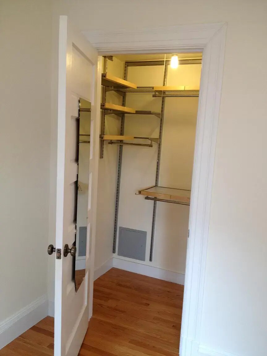 Building Photo - 1064 Beacon St