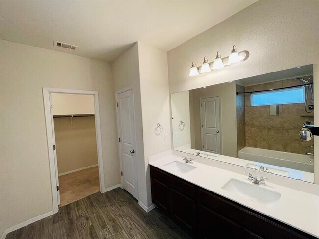 Building Photo - 3803 Overhill Dr