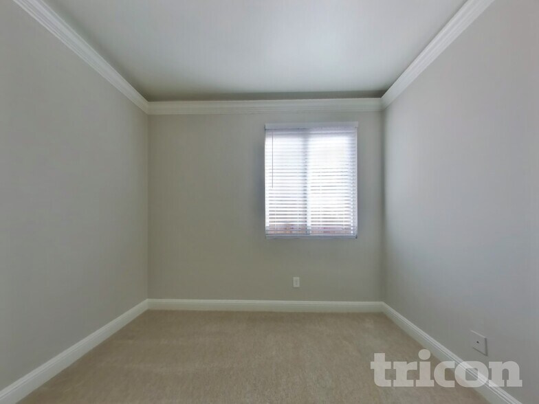 Building Photo - 7820 Golden Ring Way