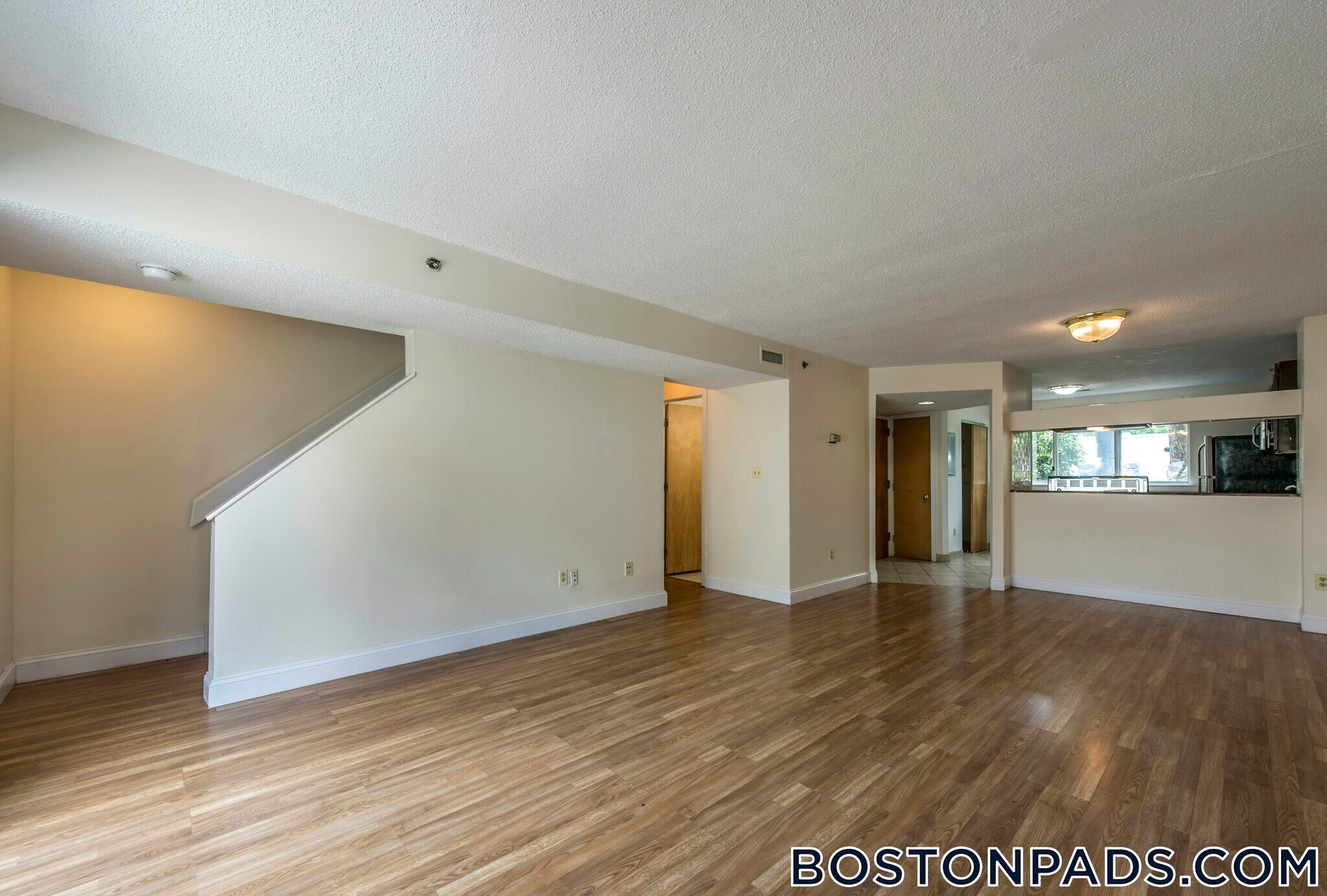 Building Photo - 142 N Beacon St