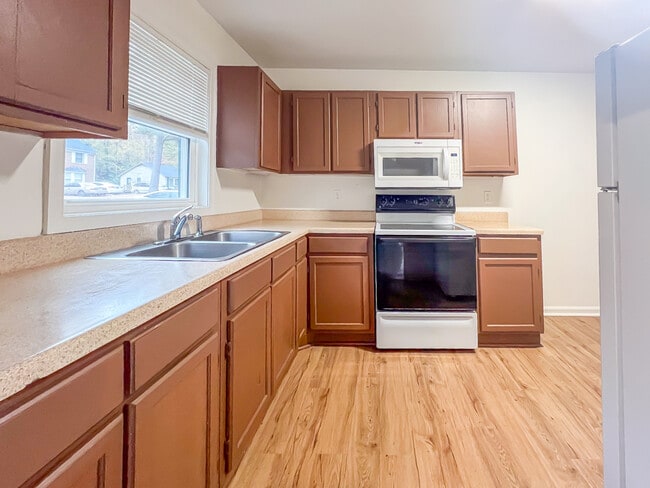 Building Photo - 24 Fox Hill Dr