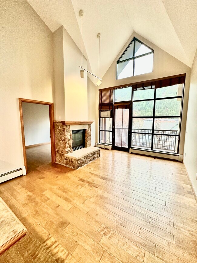 Primary Photo - 240 Chapel Pl