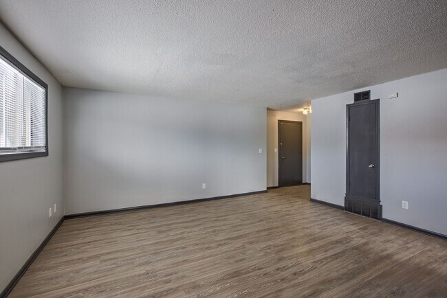 Building Photo - 121st and Dodge Expressway - freshly remod...