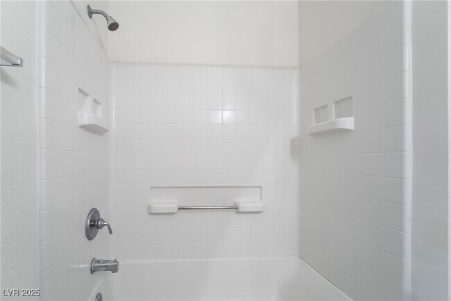 Building Photo - 2291 W Horizon Ridge Pkwy