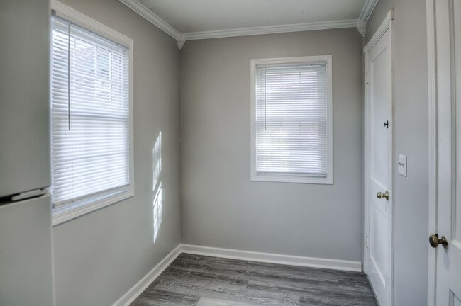 Building Photo - Aksarben Beauty