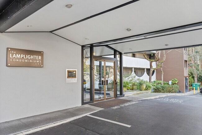 Building Photo - 505 Belmont Ave E