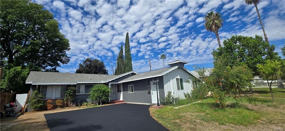 Primary Photo - 10937 Collett Ave