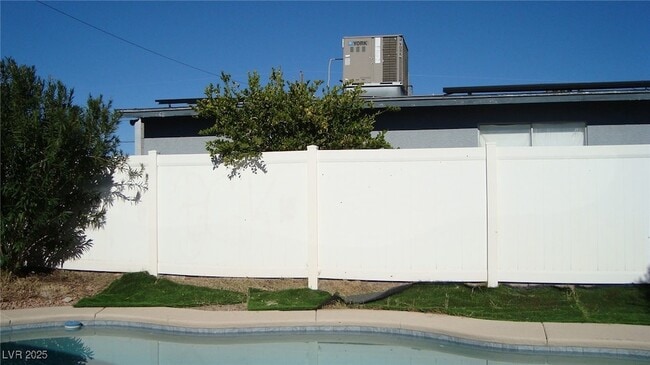 Building Photo - 5712 Stacey Ave