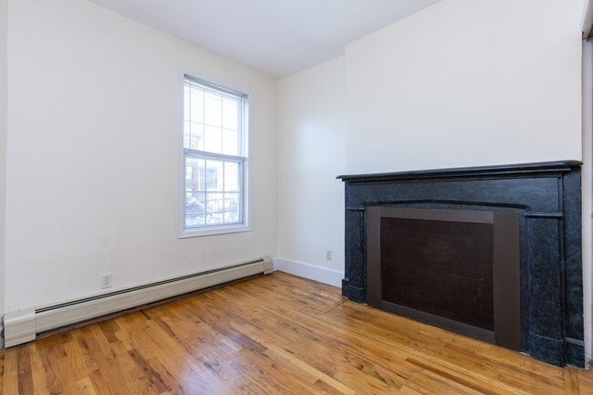 Building Photo - 204 Christopher Columbus Dr