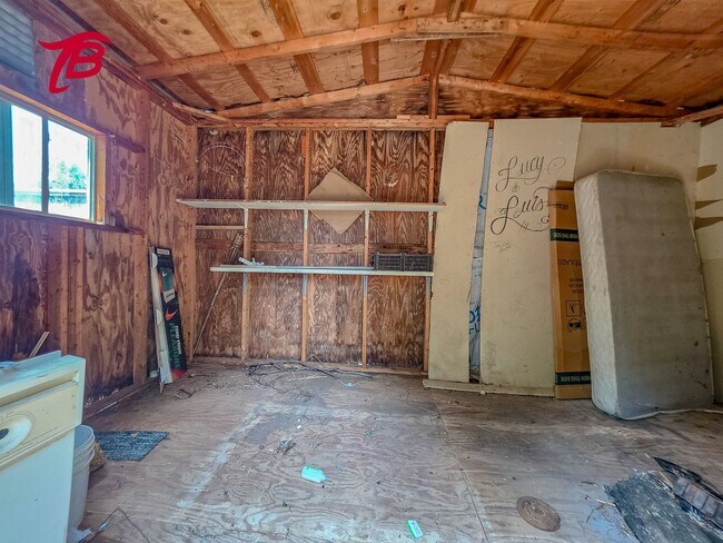 Building Photo - Charming 4-Bedroom Home with Spacious Yard