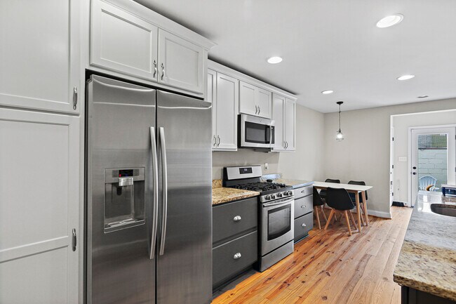 Primary Photo - 614 S Port St