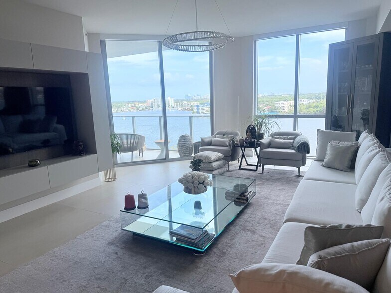 Building Photo - 17111 Biscayne Blvd