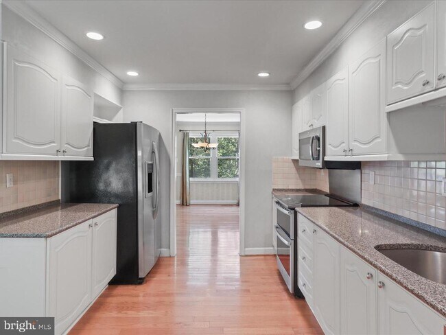 Building Photo - 10107 Minburn St