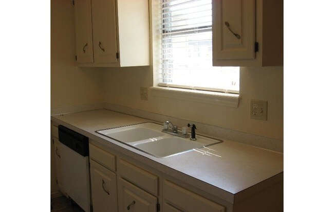 Typical Kitchen - 1500-1510 Janda Rd
