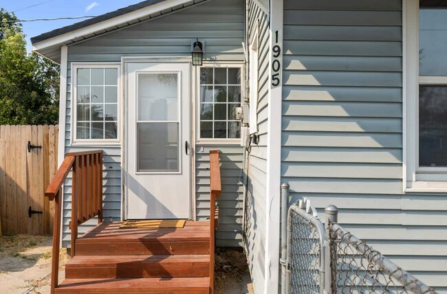 Building Photo - 1905 5th St S