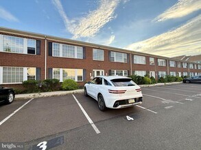 Building Photo - 9228 Blue Grass Rd