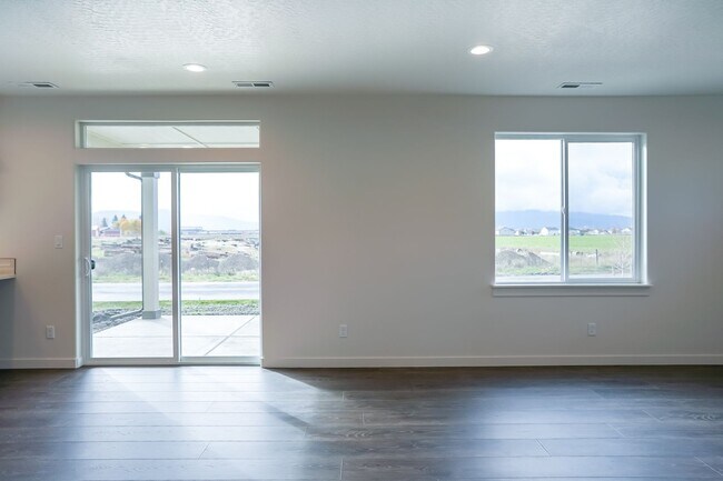 Building Photo - 4 Bedroom, 2.5 Bath New home