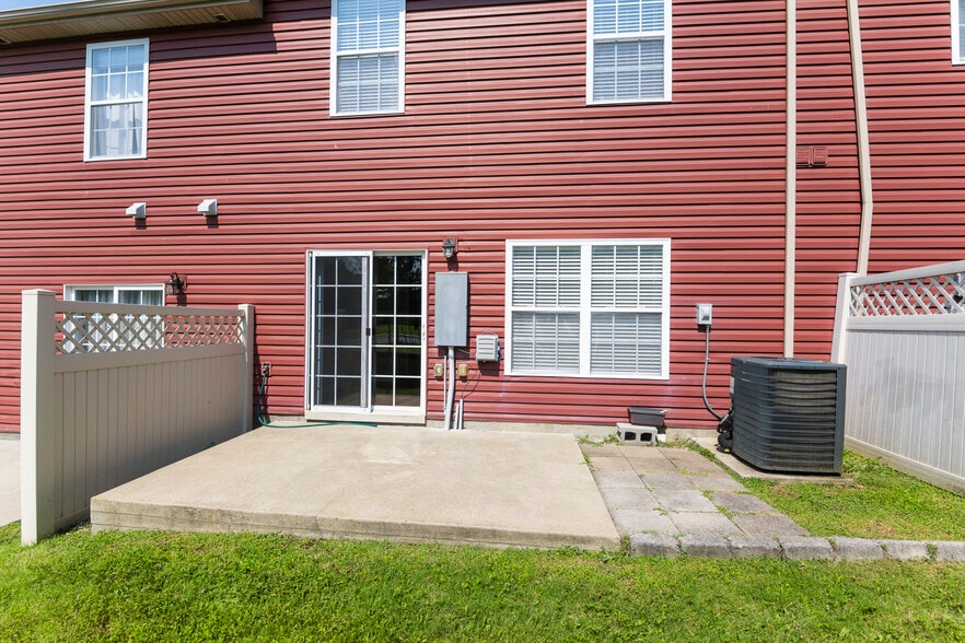 Back patio - 8725 Ambonnay Dr