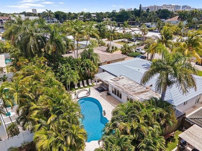 Building Photo - 2101 NE 15th St