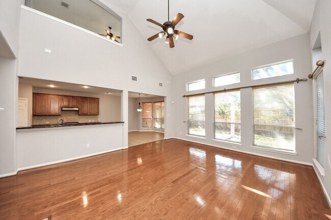 Building Photo - 4422 Roundtree Ln