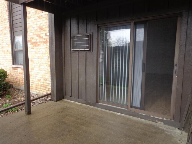 patio/balcony - 3141 Manley Rd