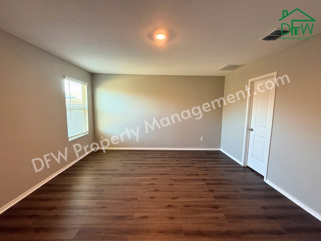 Building Photo - Modern 4-Bedroom Home with Island Kitchen & Spacious Backyard in Princeton!