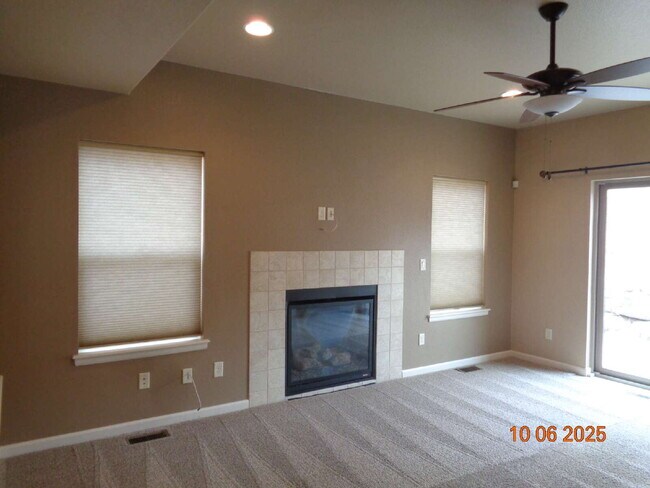 Building Photo - Exclusive community