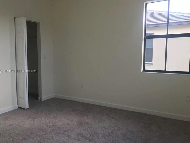 Building Photo - 10401 W 32nd Ln