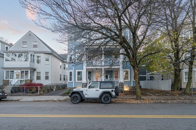 Building Photo - 381 Adams St