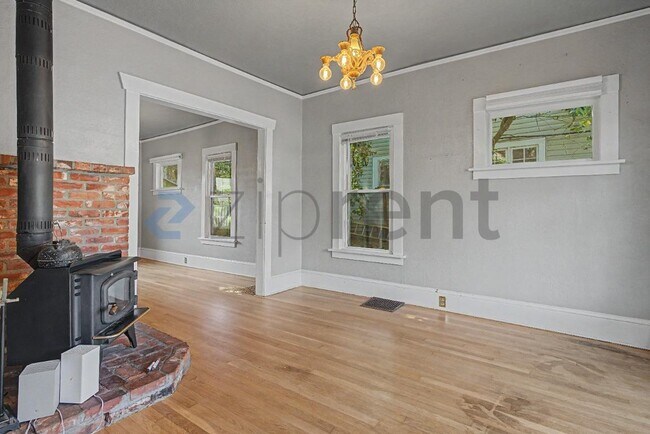 Building Photo - Unit