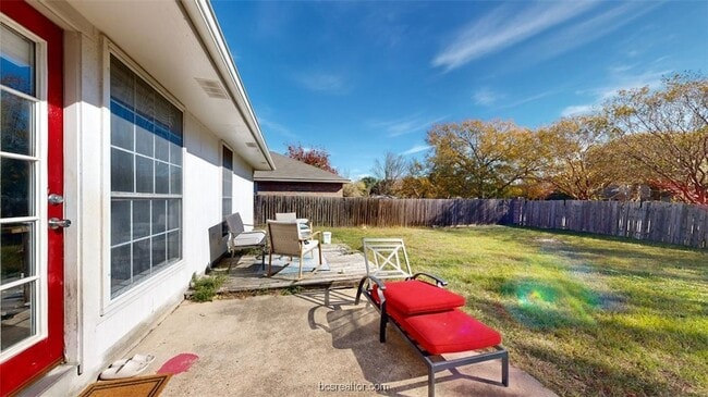 Building Photo - 806 Azalea Ct