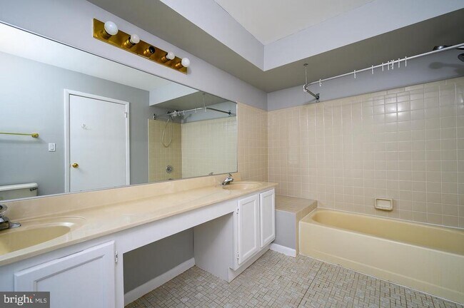 Building Photo - 115 Cascade Ct