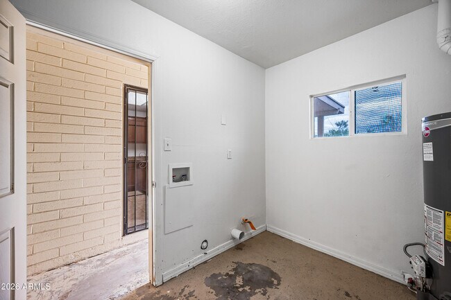 Building Photo - 4115 N 18th Dr