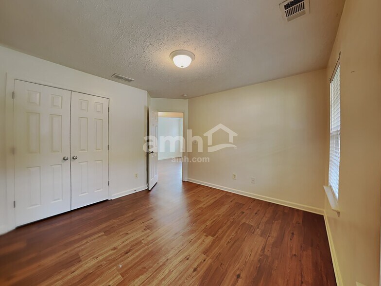 Building Photo - 389 Sunderland Way