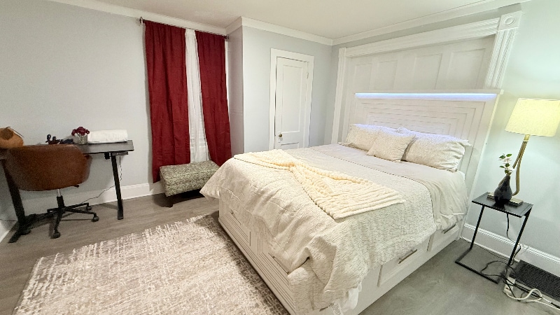 Building Photo - 141 Middle Tpke E