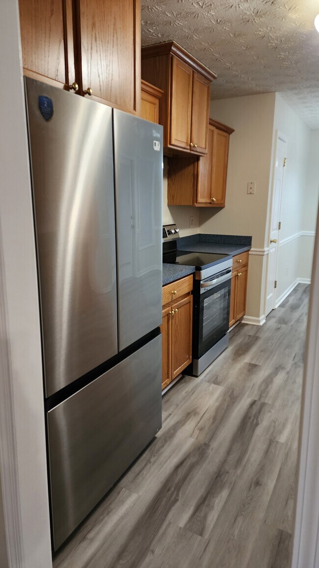 Building Photo - 45 Spring Valley Way