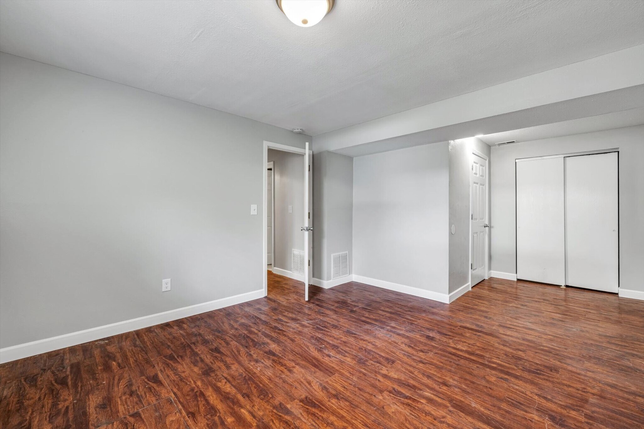 Building Photo - 11 Carriage Lane