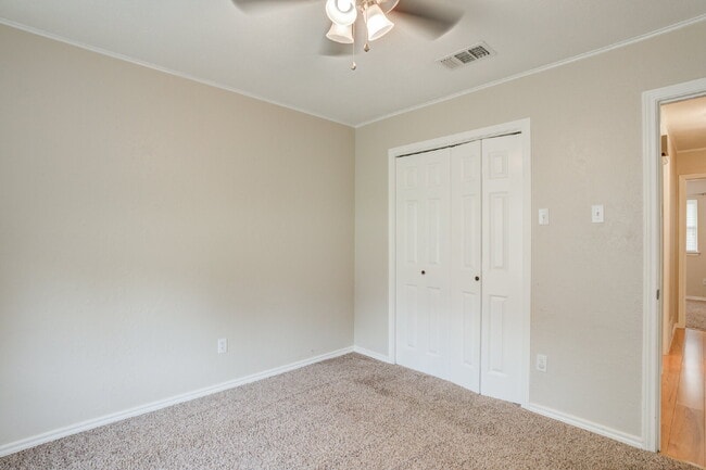 Building Photo - South Lubbock 4 bedroom 2 bath home
